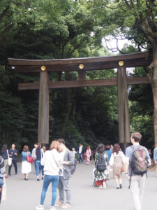 La porte du temple de Meiji Jingu à Harajuku, Tokyo