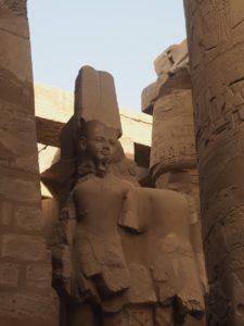 Statues au temple de Karnak