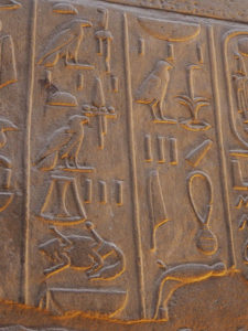 Des hiéroglyphes à Louxor