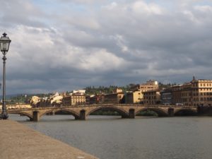 Promenade le long de l'Arno à Florence