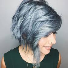 Les cheveux bleus
