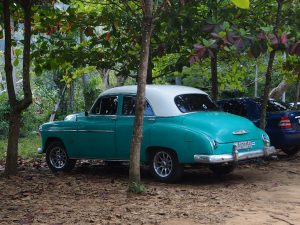 Une vieille voiture à Cuba