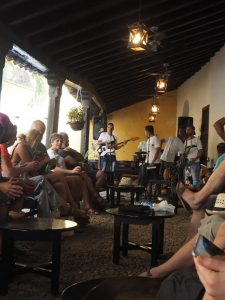 Musique dans un bar cubain