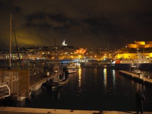 Le vieux port de Marseille de nuit