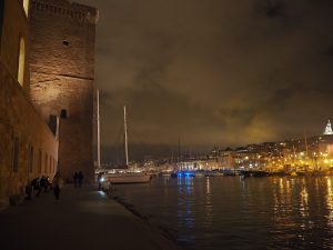 Le vieux port de Marseille de nuit