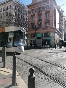 Un tram rétrofuturiste à Marseille