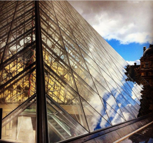 Paris- Pyramide du Louvre