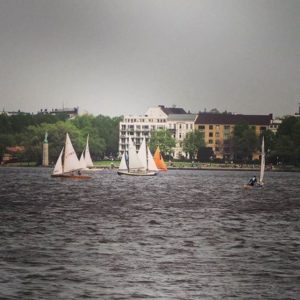 Les voiliers sur le lac de Hambourg