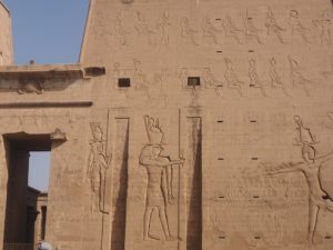 Le triomphe d'Horus sur le mur d'Edfou