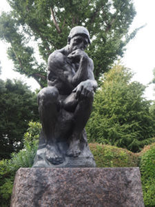 Le penseur de Rodin dans le parc Ueno à Tokyo