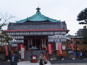 Temple bouddhiste sur le lac du parc Ueno