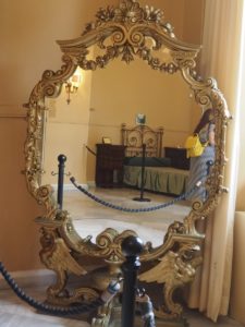 Un miroir de l'Achilleion
