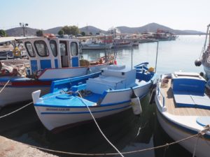 Un bateau bleu en Crète