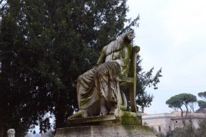 Statue dans les jardins de la villa Borghese