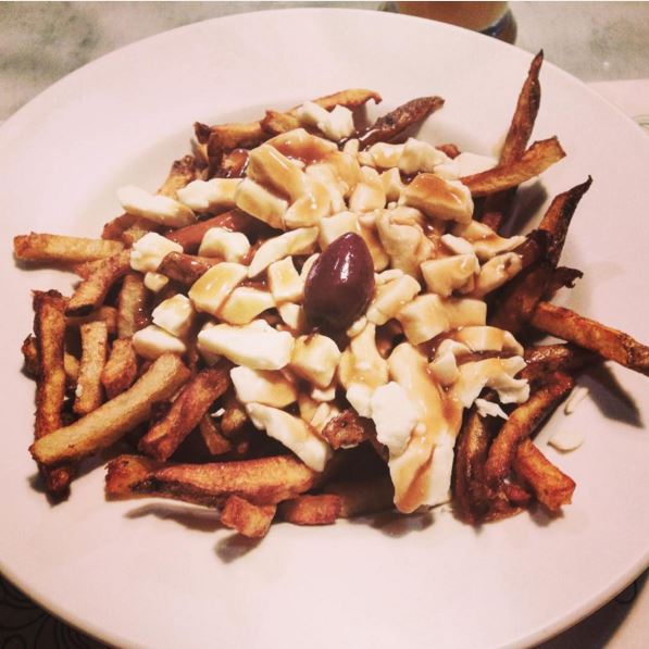Manger gras au Canada : la poutine