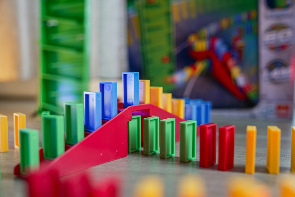 Jeu de chute de dominos