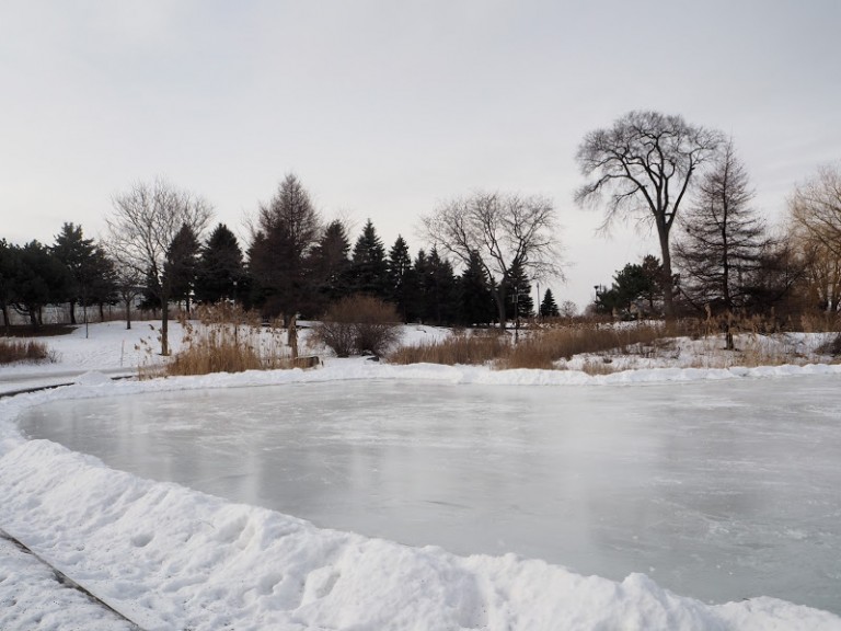 Un lac gelé à Montréal