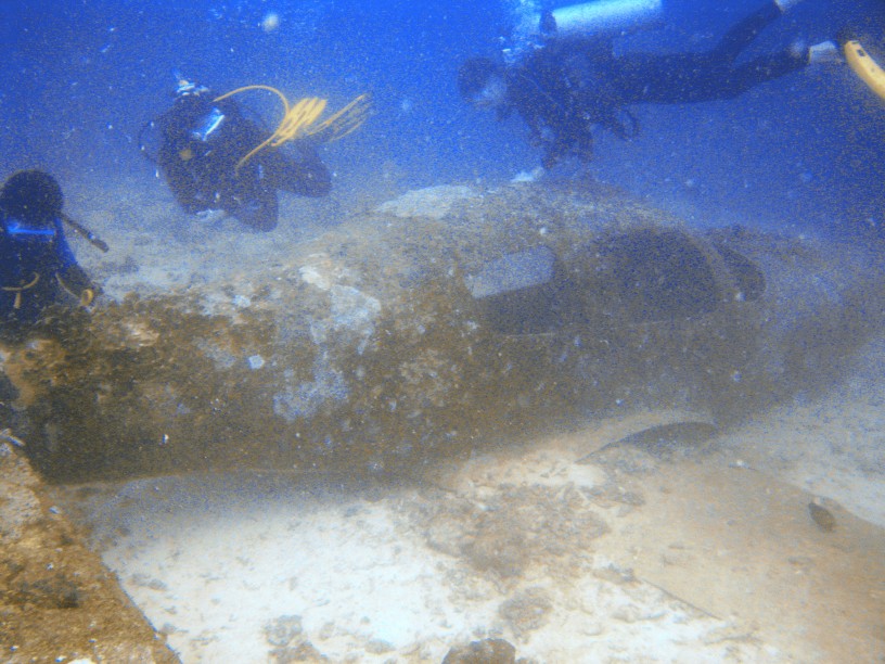 Epave d'avion en plongée