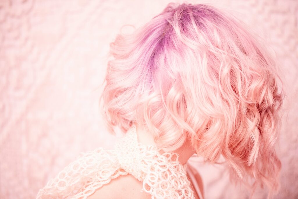 Se teindre les cheveux en rose